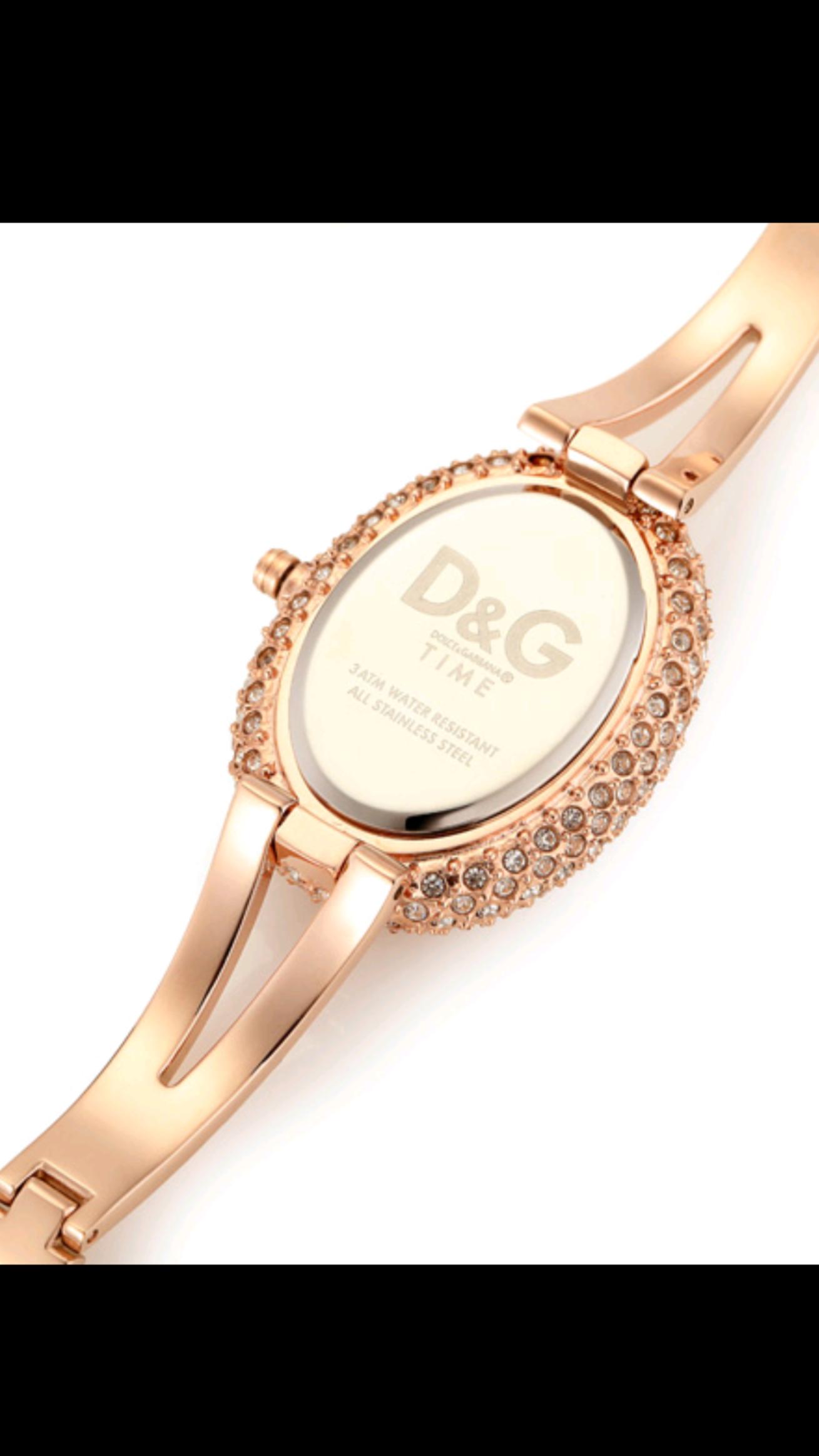 手表很漂亮,侄女高考毕业送给她的礼物,很喜欢,戴上以后很好看,尤其